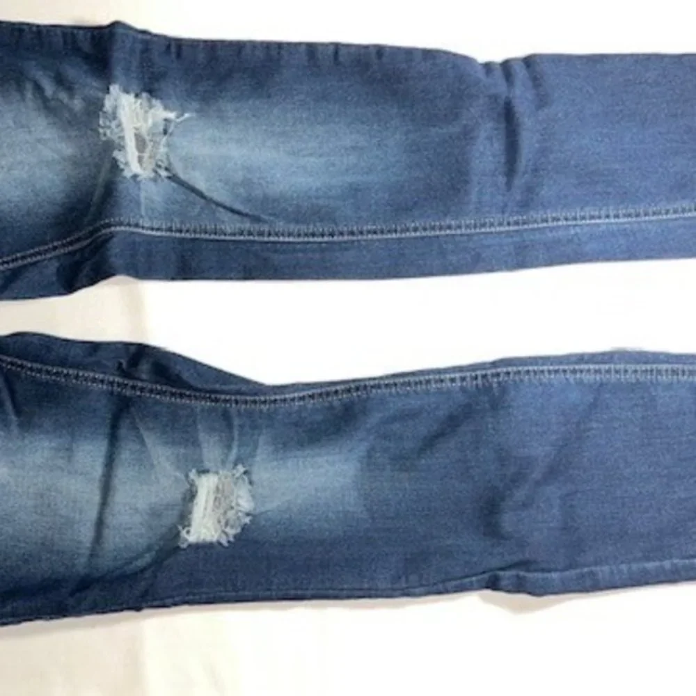 Indigo Rein Juniors, Size 11 Distressed Skinny Jeans - Picture 7 of 7